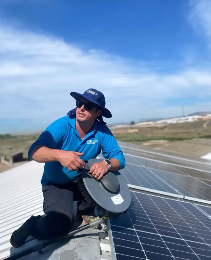Kleen Up Solar team